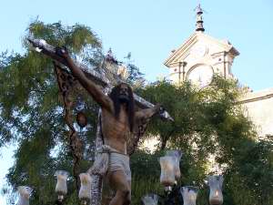 La cruz del Cristo es de plata de ley del a�o 1743 de Francisco Marquez 